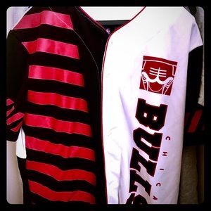 Button down bulls jersey